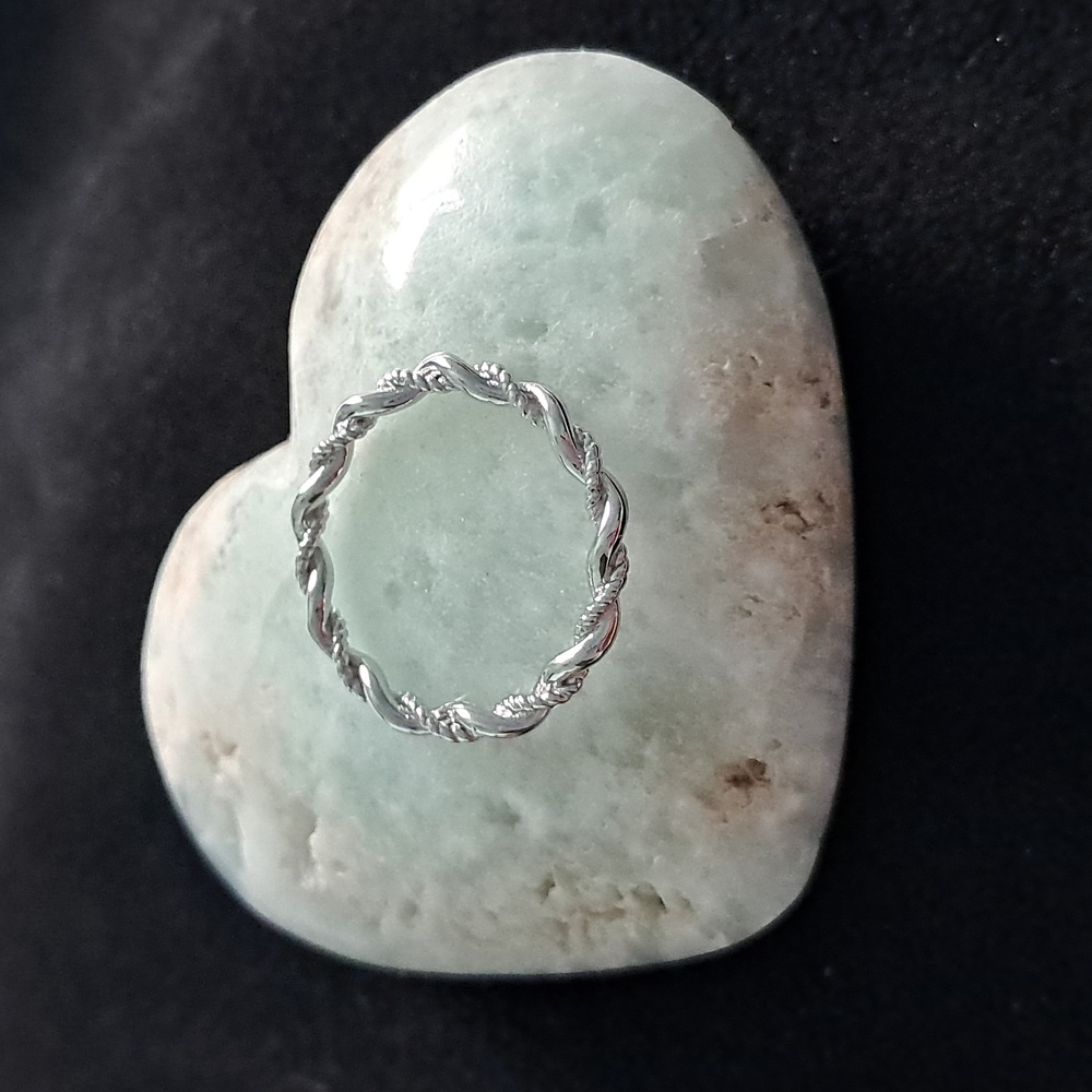 Sterling Silver Twist‎ Ring. Sizes 6 & 7 Avail.